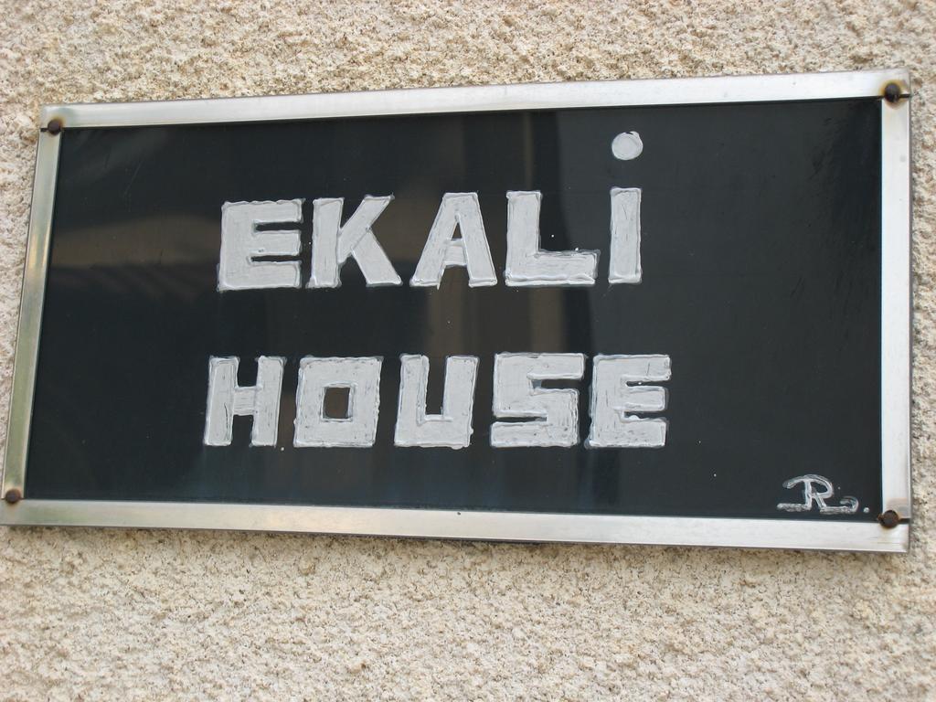 Ekali House Apartments ลิมาซอล ภายนอก รูปภาพ